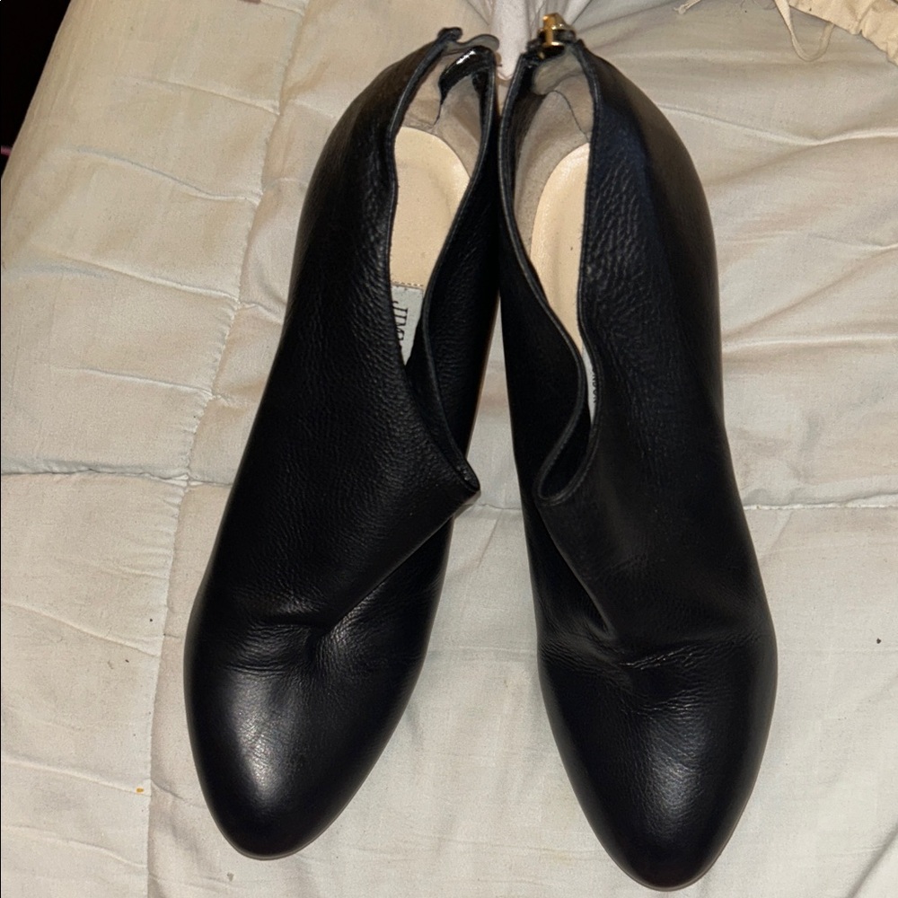 Elegant Black Leather Ankle Boots Jimmy Choo Size 40